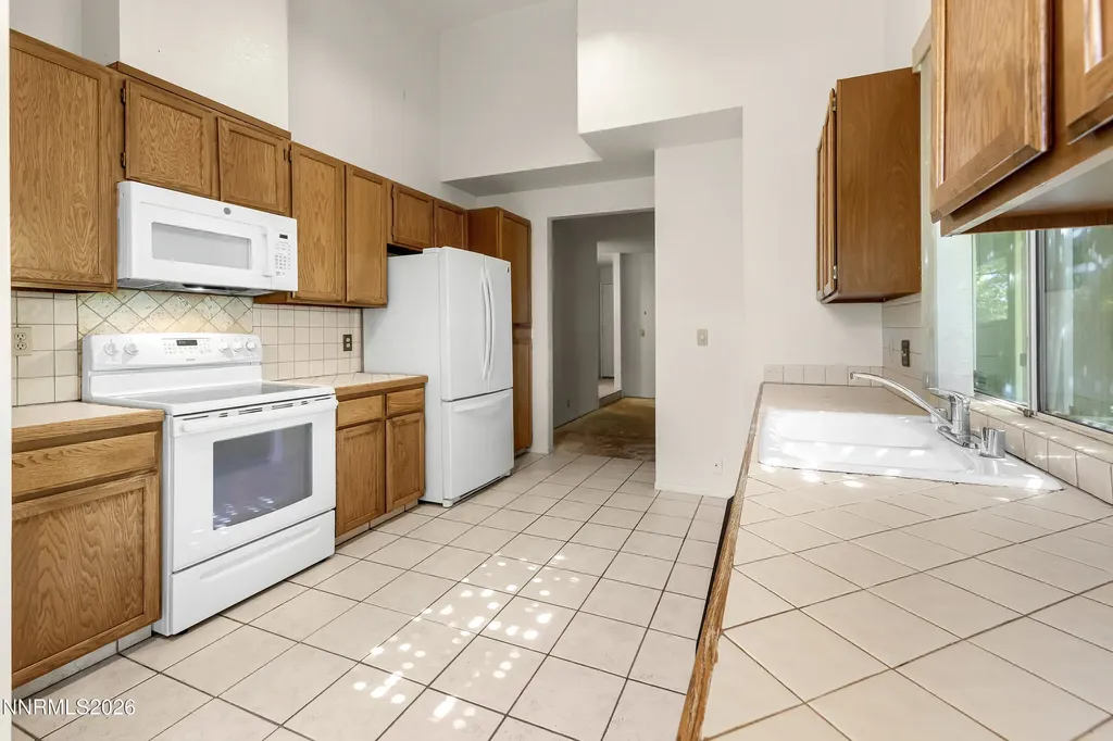 2384 Silver Ridge Reno NV 89509
