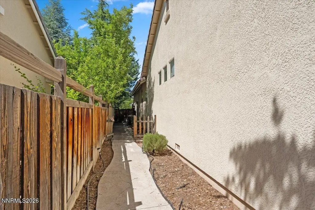 3083 Ten Mile Sparks NV 89436