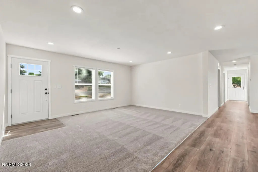 5425 Flora Sun Valley NV 89433