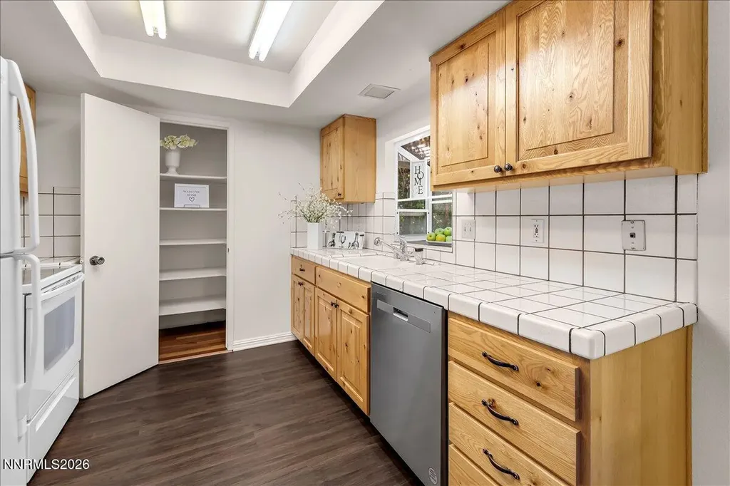 2212 Sycamore Glen Sparks NV 89434