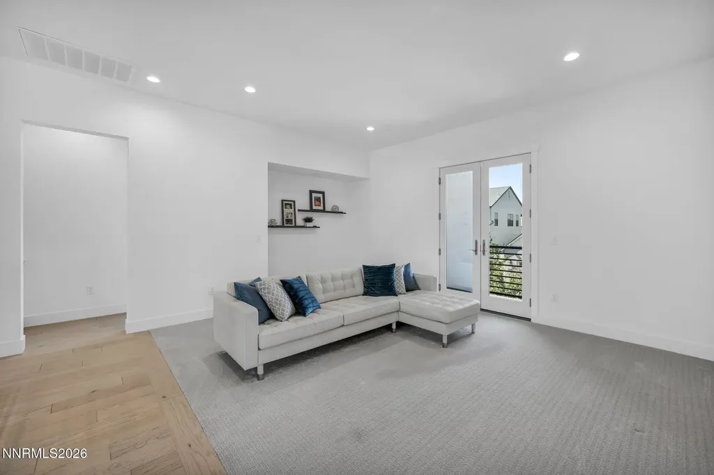 5445 Side Saddle Reno NV 89511