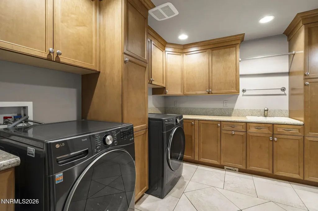 6389 Rey Del Sierra Sparks NV 89436