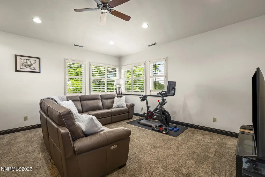 6389 Rey Del Sierra Sparks NV 89436