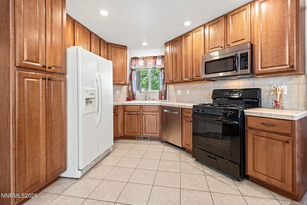 806 Karry Fallon NV 89406