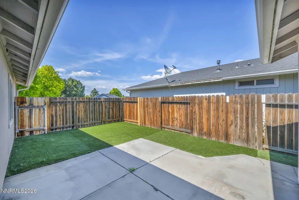 1408 Honey Locust Gardnerville NV 89410