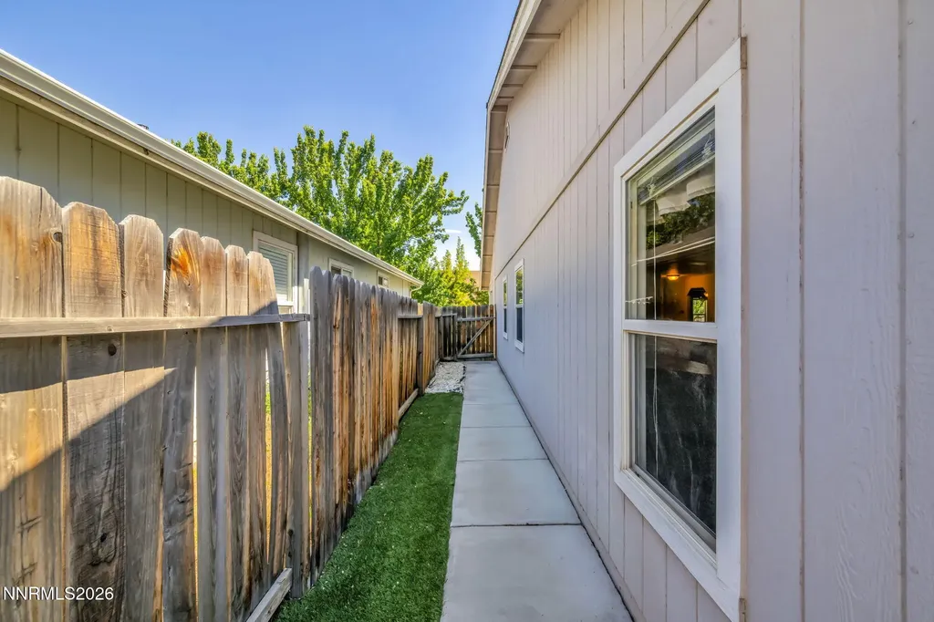 1408 Honey Locust Gardnerville NV 89410