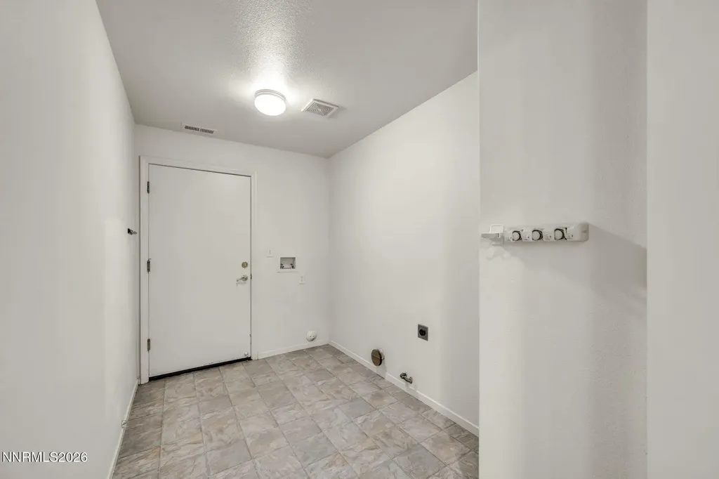 1408 Honey Locust Gardnerville NV 89410