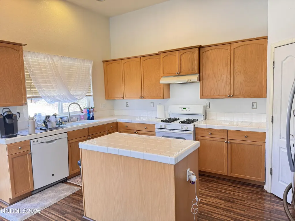 1708 Little Oak Fernley NV 89408