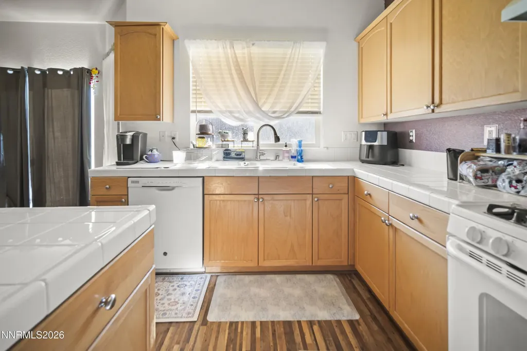 1708 Little Oak Fernley NV 89408