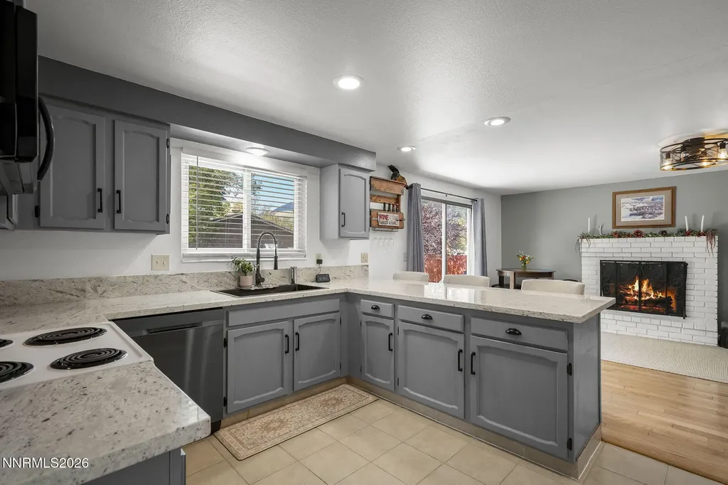 3228 Candelaria Sparks NV 89434