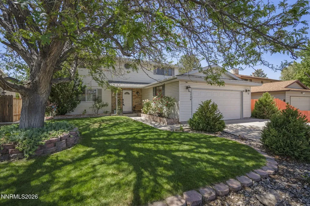 3228 Candelaria Sparks NV 89434