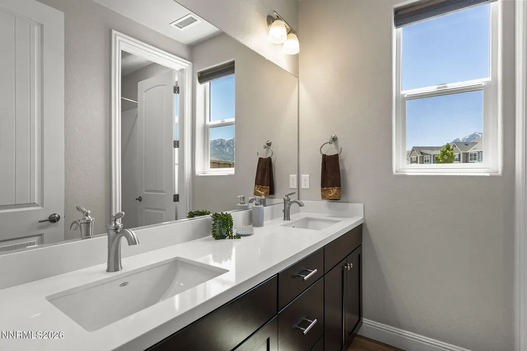 937 Los Alamitos Minden NV 89423