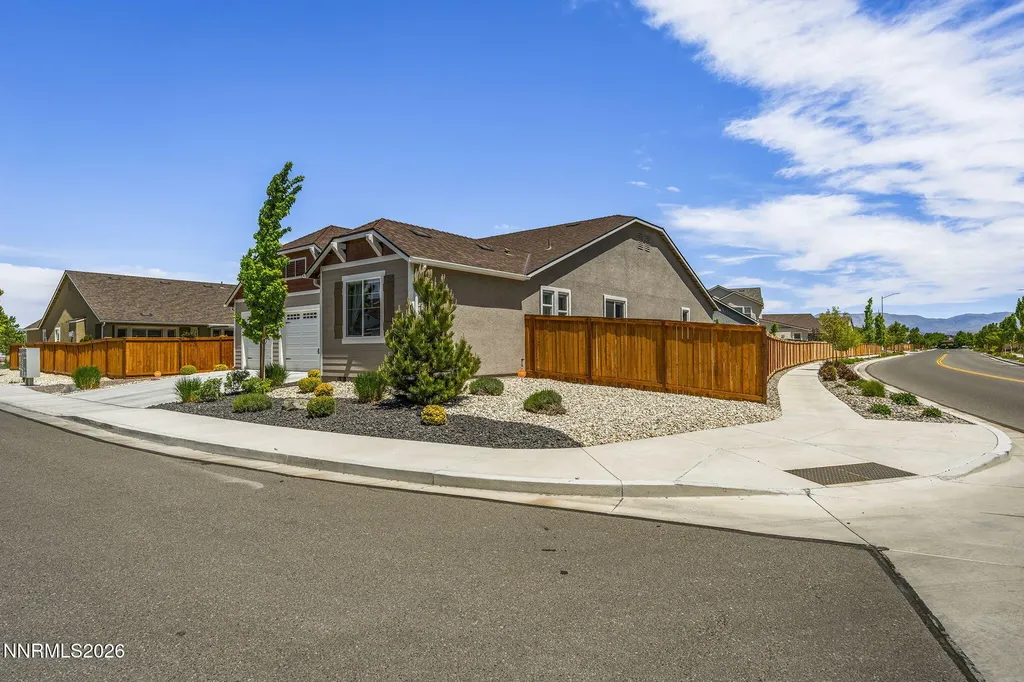 937 Los Alamitos Minden NV 89423