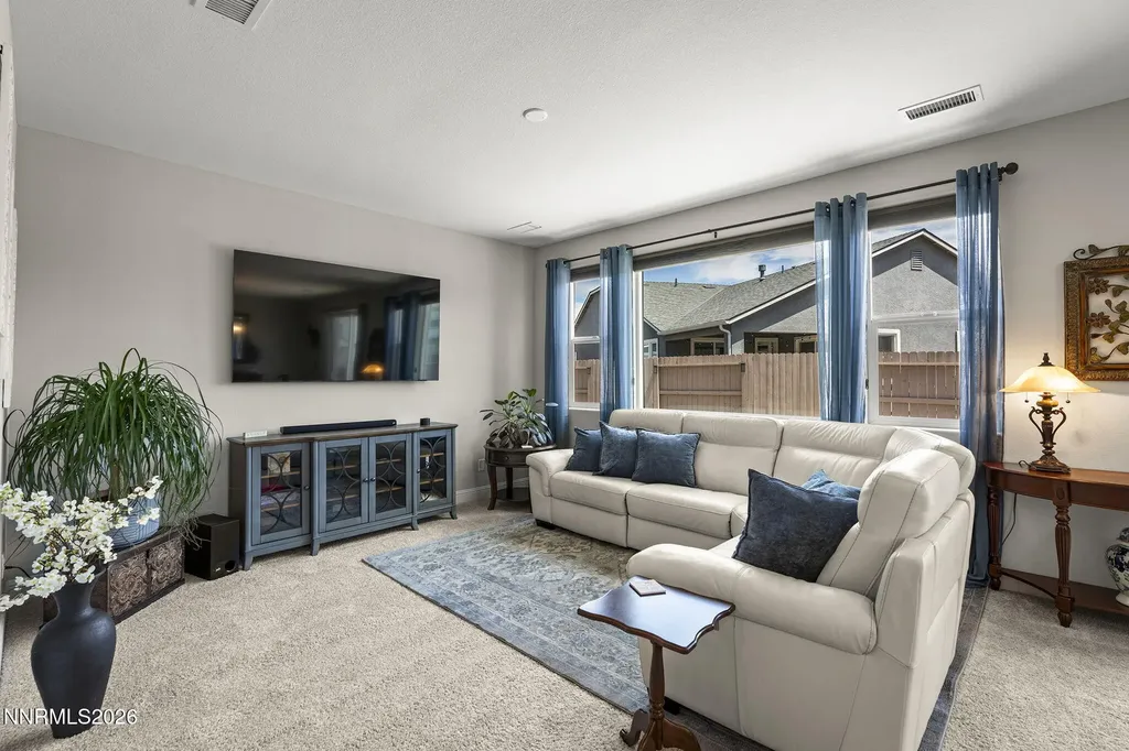937 Los Alamitos Minden NV 89423