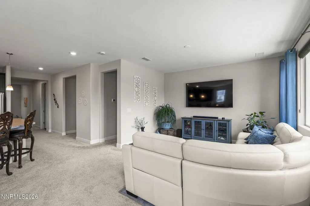 937 Los Alamitos Minden NV 89423