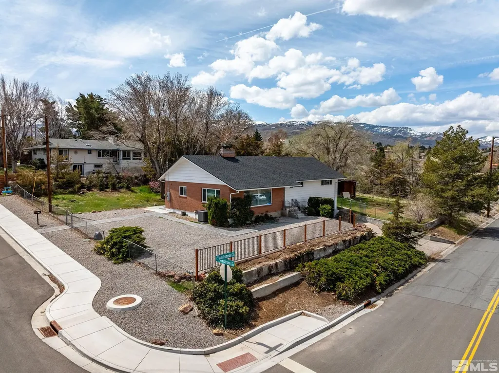 2315 Armstrong Reno NV 89509