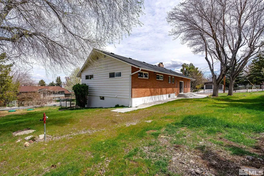 2315 Armstrong Reno NV 89509