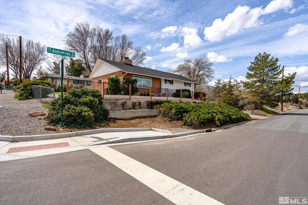 2315 Armstrong Reno NV 89509