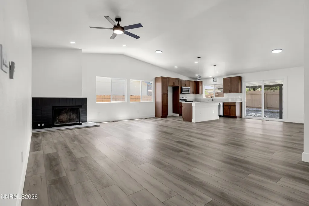 913 Glen Molly Sparks NV 89434