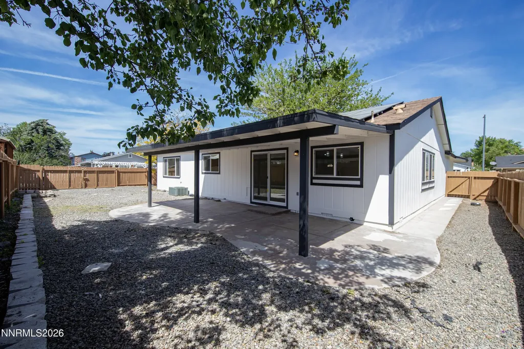 913 Glen Molly Sparks NV 89434