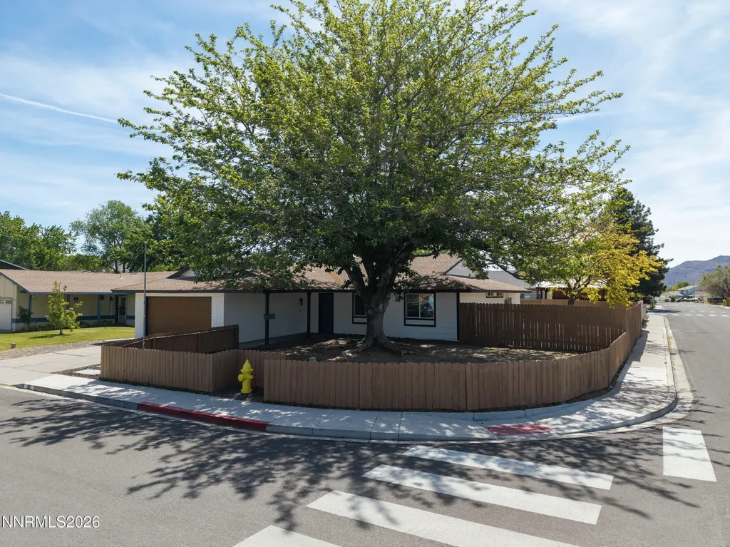 913 Glen Molly Sparks NV 89434