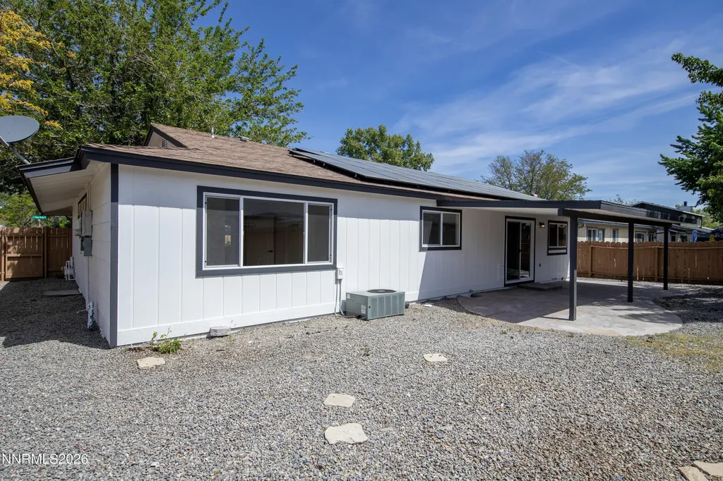 913 Glen Molly Sparks NV 89434