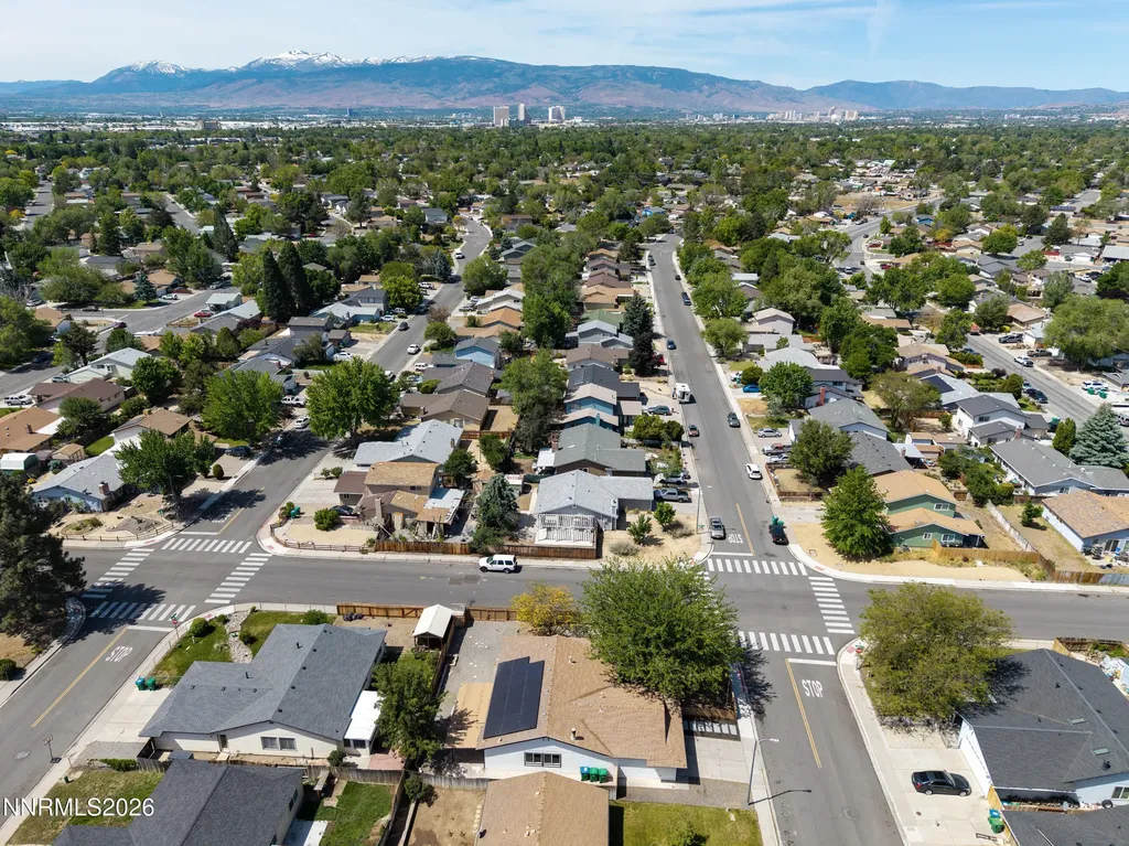 913 Glen Molly Sparks NV 89434