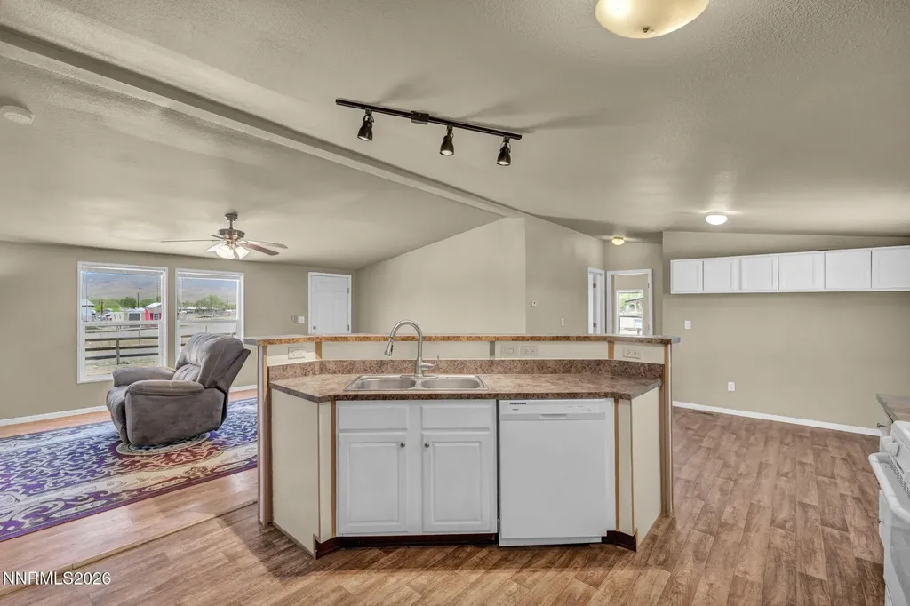 5180 Miwok Silver Springs NV 89429