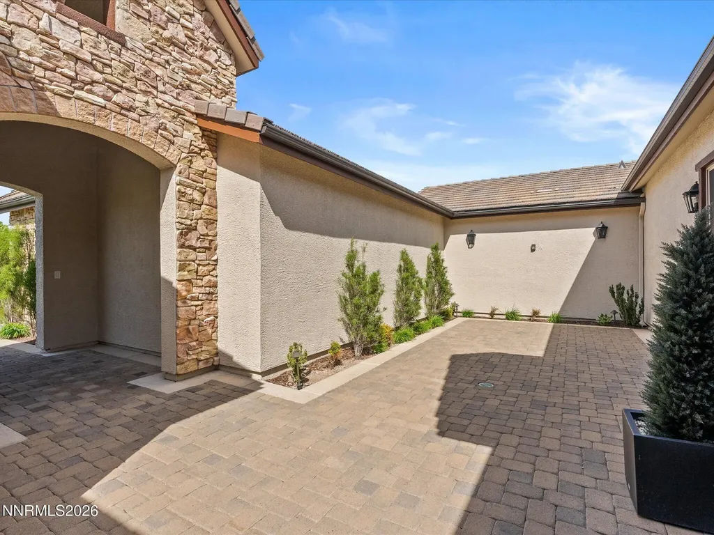 5444 Salmon River Reno NV 89511