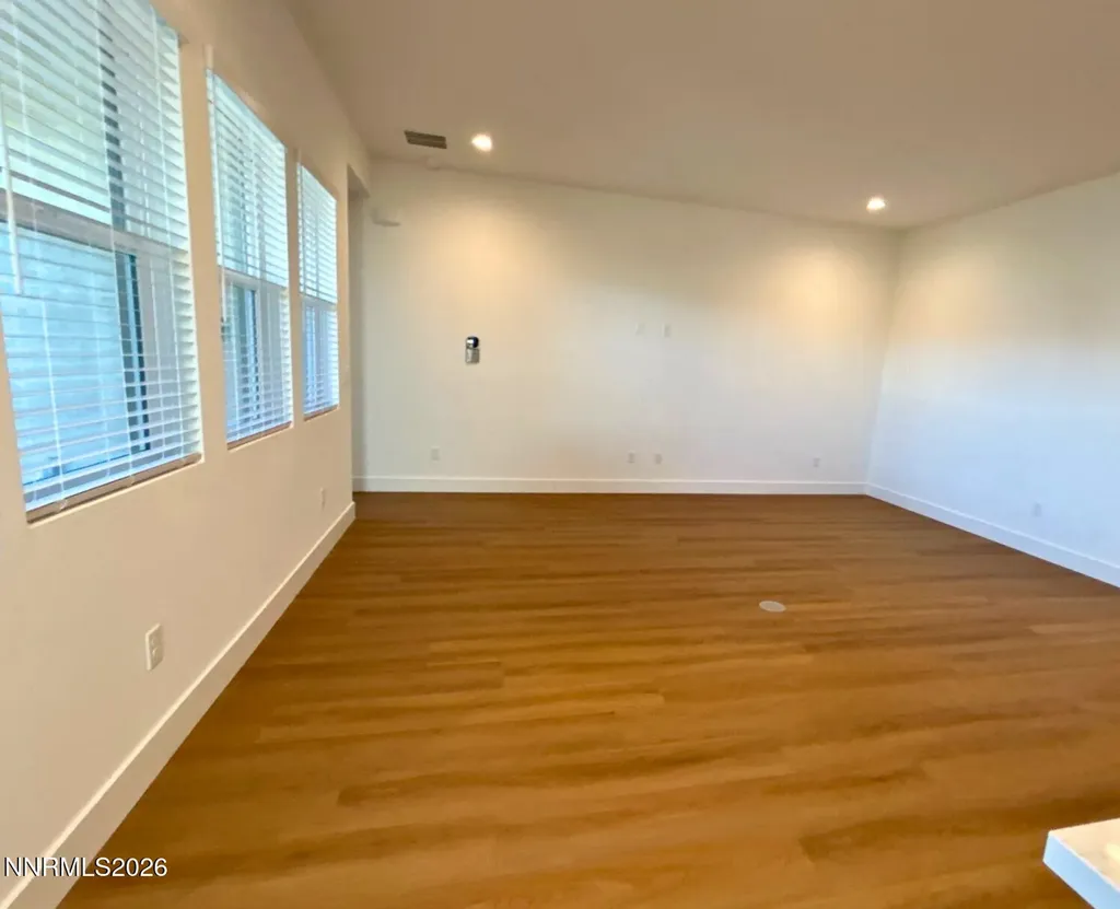 7328 Oakmont Sparks NV 89436