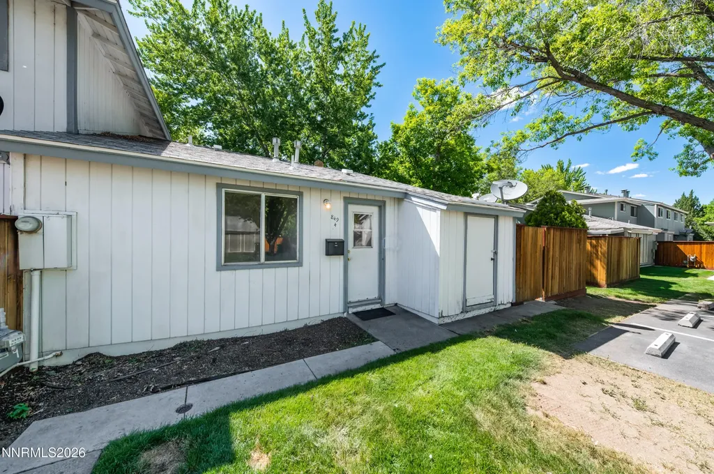 849 Woodberry Sparks NV 89434