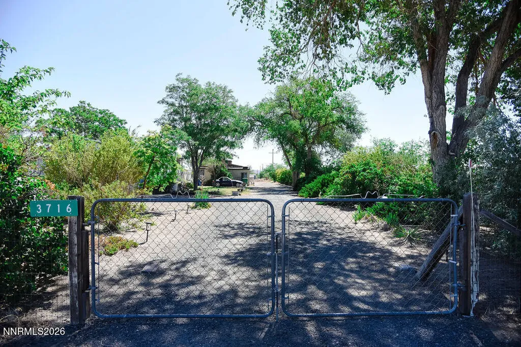 3716 Cypress Silver Springs NV 89429