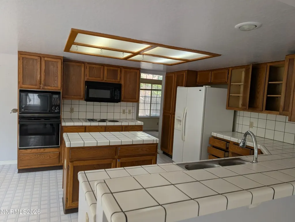 1671 Glen Oaks Reno NV 89523