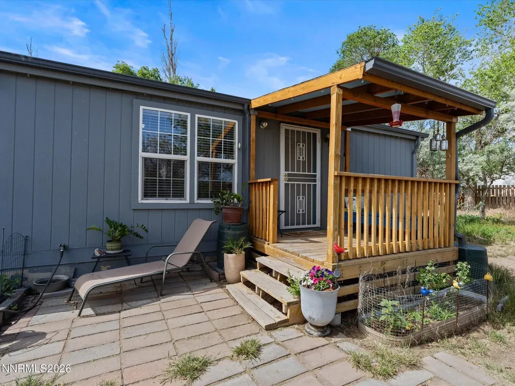 8749 Elm Silver Springs NV 89429