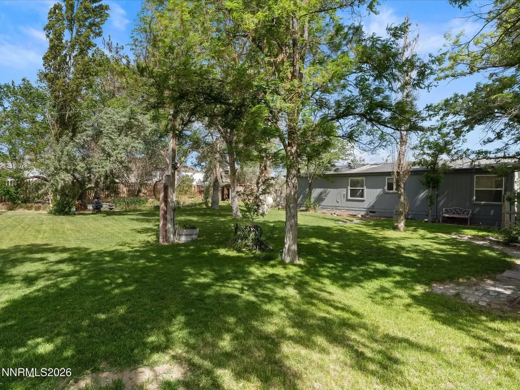 8749 Elm Silver Springs NV 89429