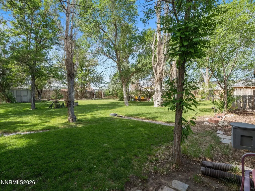 8749 Elm Silver Springs NV 89429