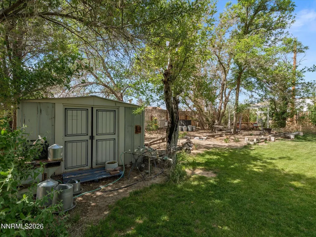 8749 Elm Silver Springs NV 89429