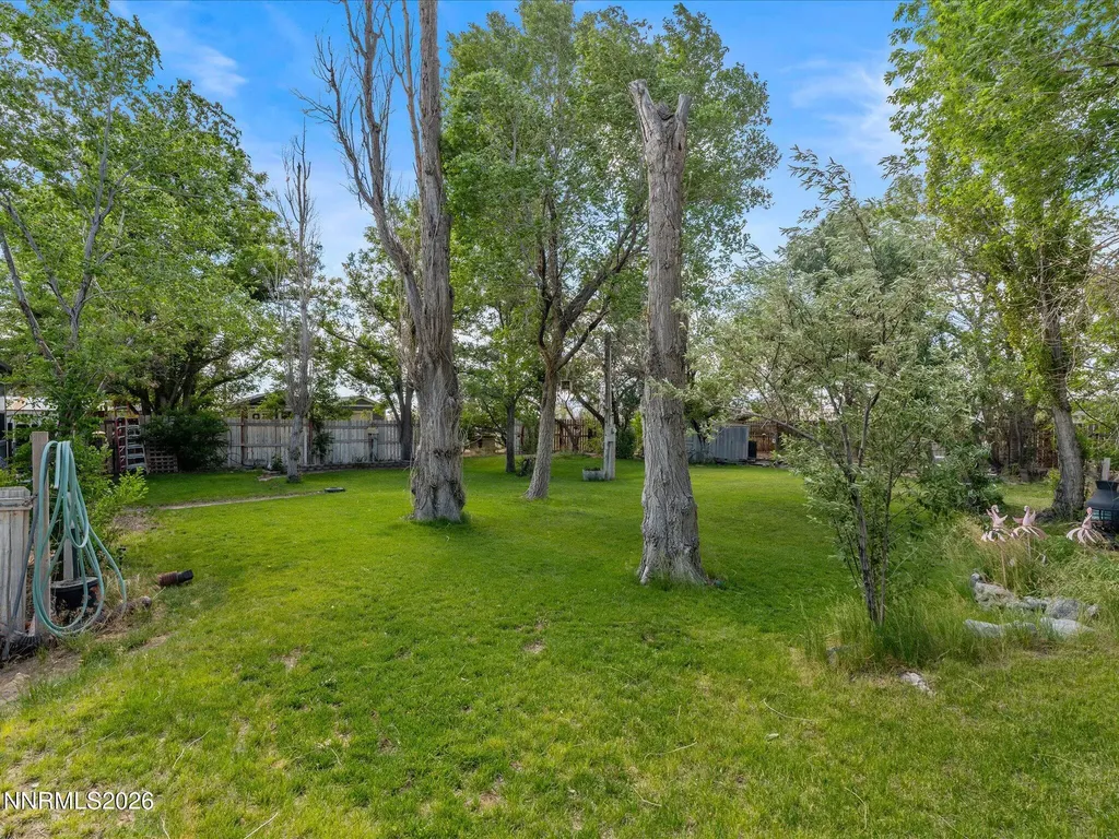 8749 Elm Silver Springs NV 89429