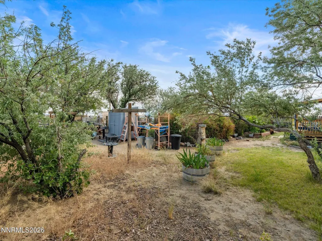 8749 Elm Silver Springs NV 89429