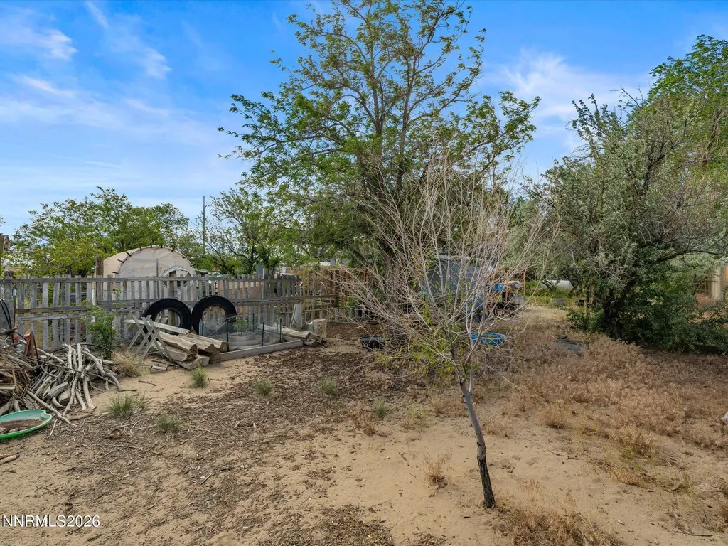 8749 Elm Silver Springs NV 89429