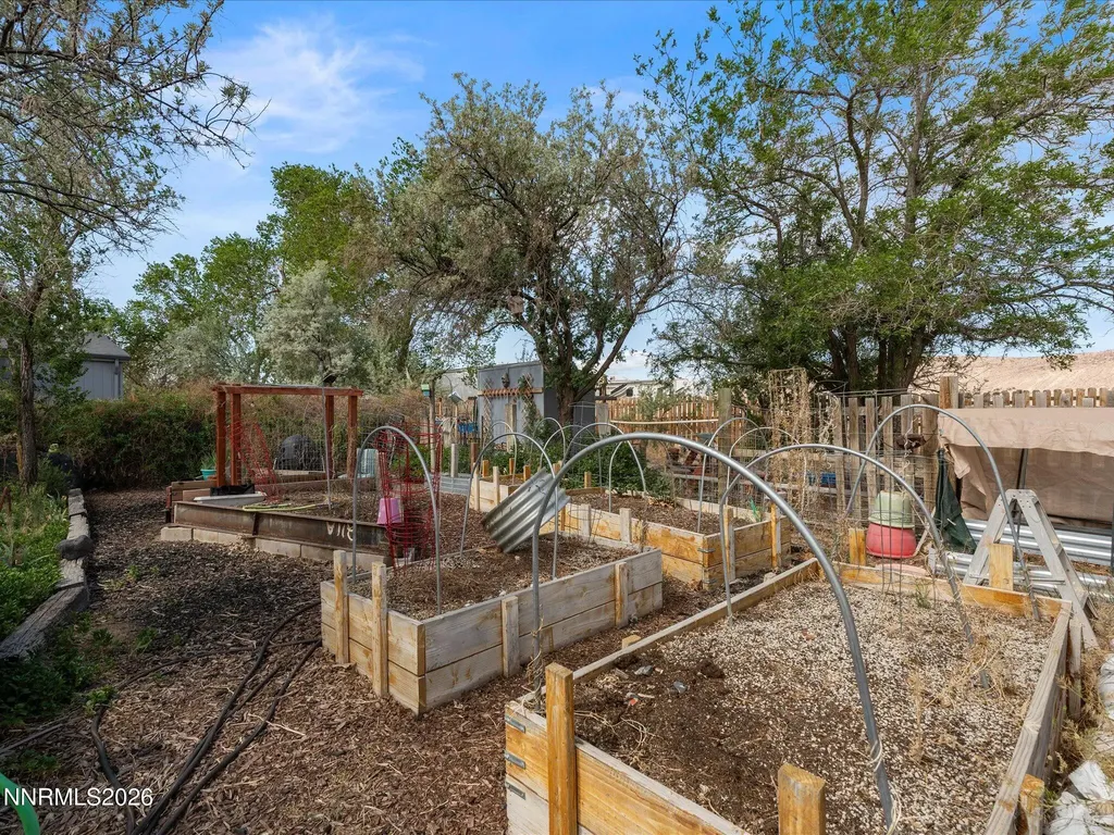 8749 Elm Silver Springs NV 89429