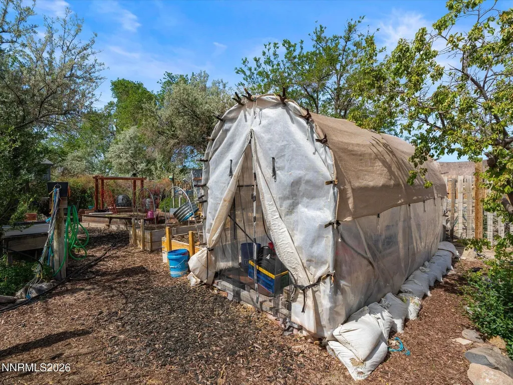 8749 Elm Silver Springs NV 89429