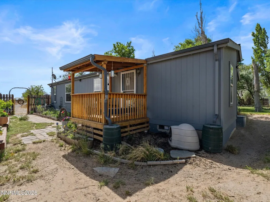 8749 Elm Silver Springs NV 89429