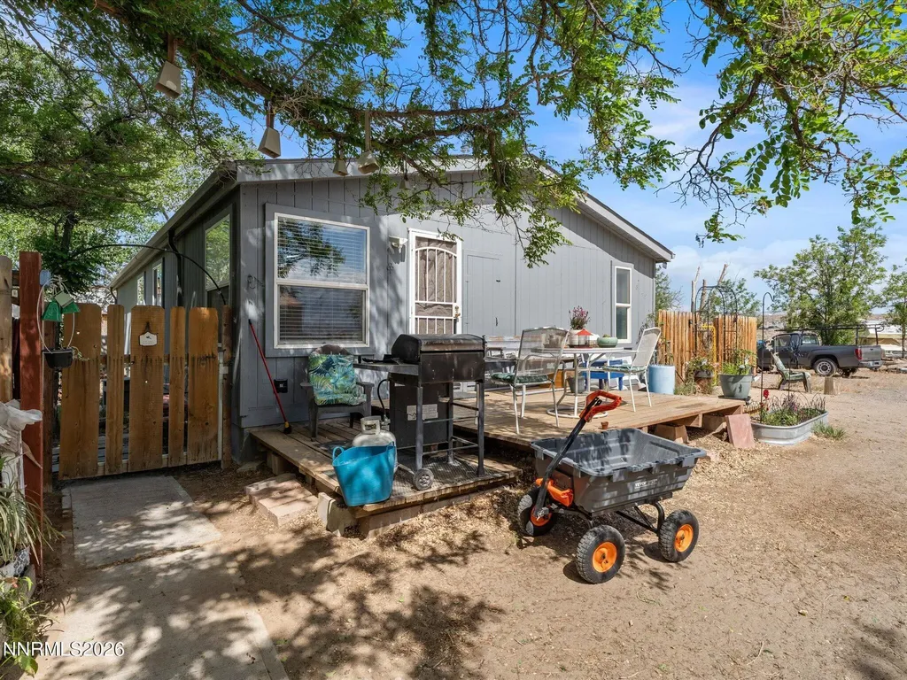 8749 Elm Silver Springs NV 89429