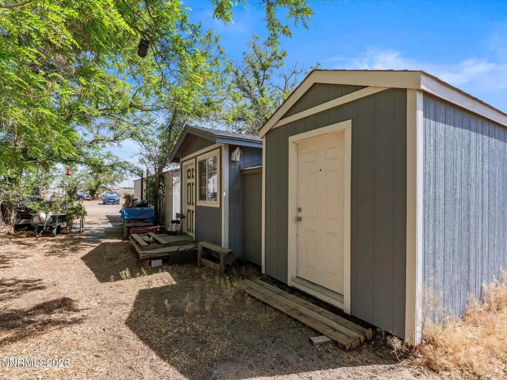 8749 Elm Silver Springs NV 89429
