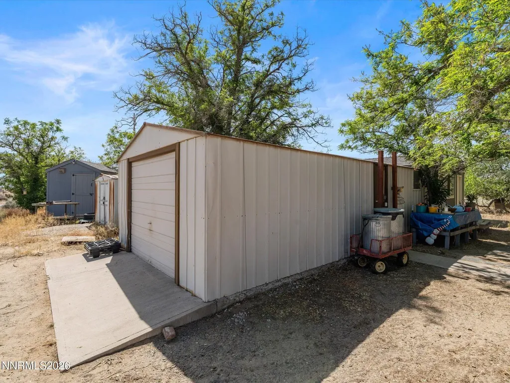 8749 Elm Silver Springs NV 89429