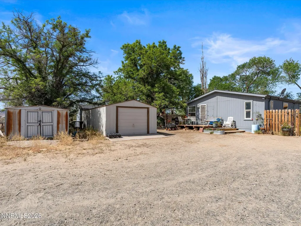 8749 Elm Silver Springs NV 89429