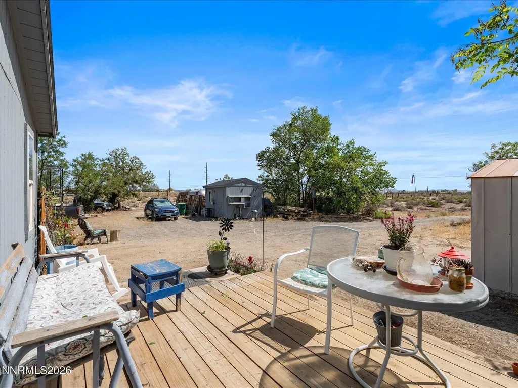 8749 Elm Silver Springs NV 89429