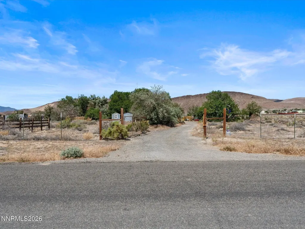 8749 Elm Silver Springs NV 89429