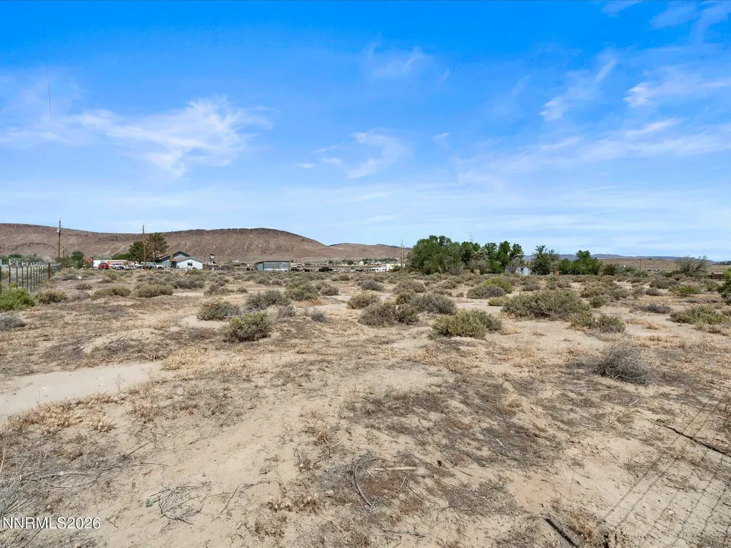 8749 Elm Silver Springs NV 89429
